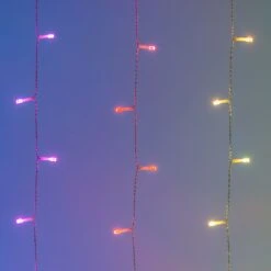 Twinkly Curtain Special Edition Tenda 210 LED Multicolore RGB+W Con Cavo Trasparente -Forniture Natalizie Negozio 0056088 twinkly curtain special edition tenda 210 led multicolore rgbw con cavo trasparente