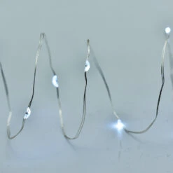 Prequ Catena Luminosa, 50 Nano Led, 4,9 Metri, Luce Fredda, Luce Fissa, Cavo Modellabile, A Batteria -Forniture Natalizie Negozio 0096487 prequ catena luminosa 50 nano led 49 metri luce fredda luce fissa cavo modellabile a batteria