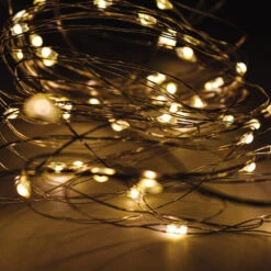 Prequ Catena Luminosa, 50 Nano Led, 4,9 Metri, Luce Calda, Luce Fissa, Cavo Modellabile, A Batteria